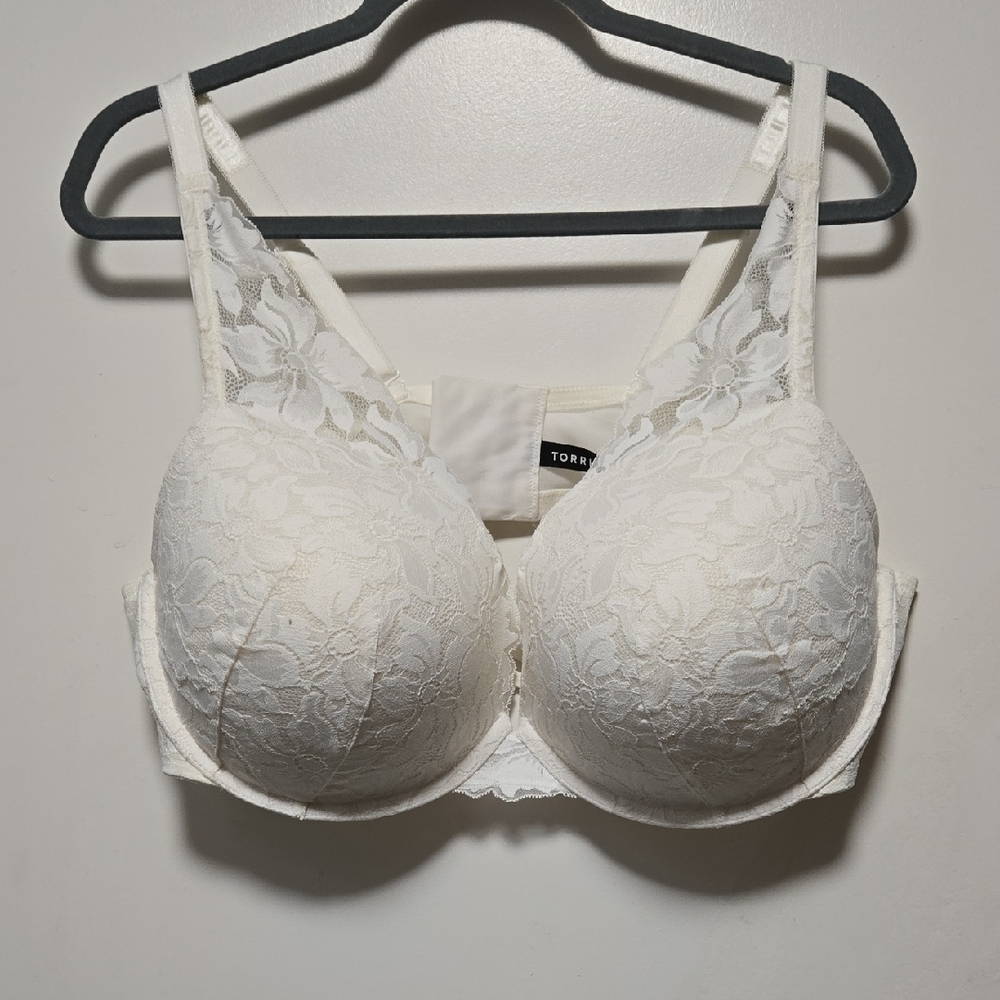 Torrid White Lace Underwire Bra with Adjustable Straps